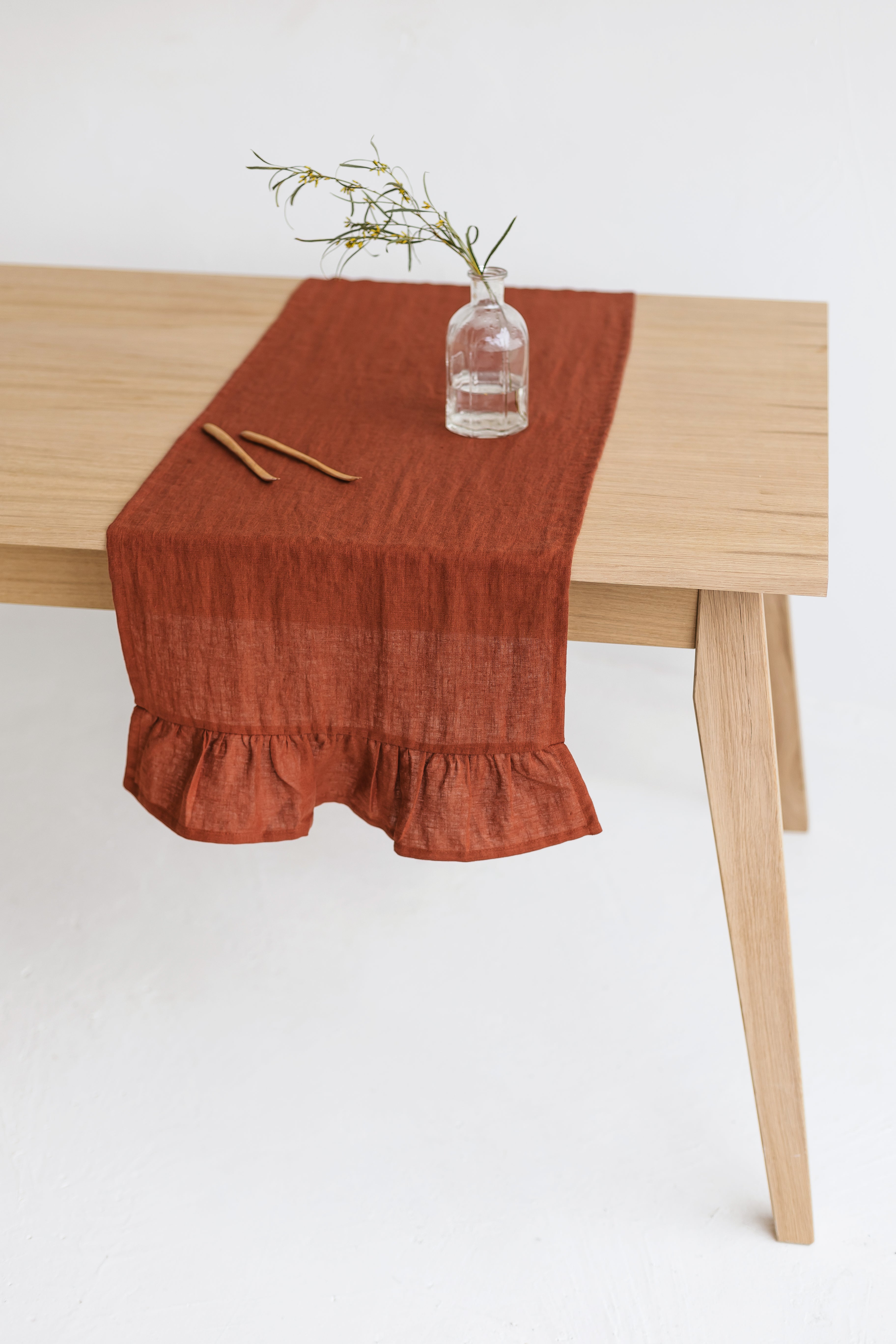 linen table runner