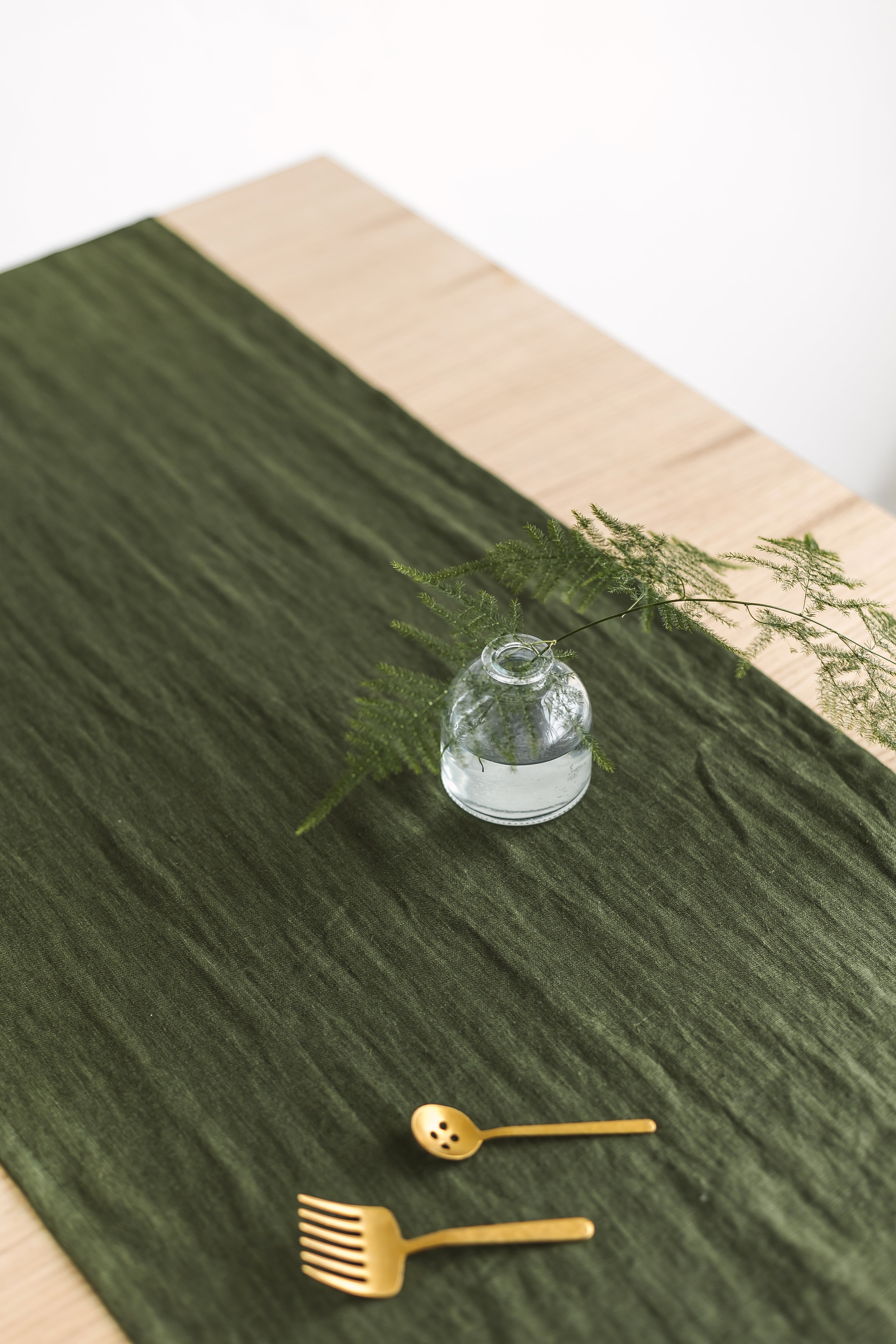 linen table runner