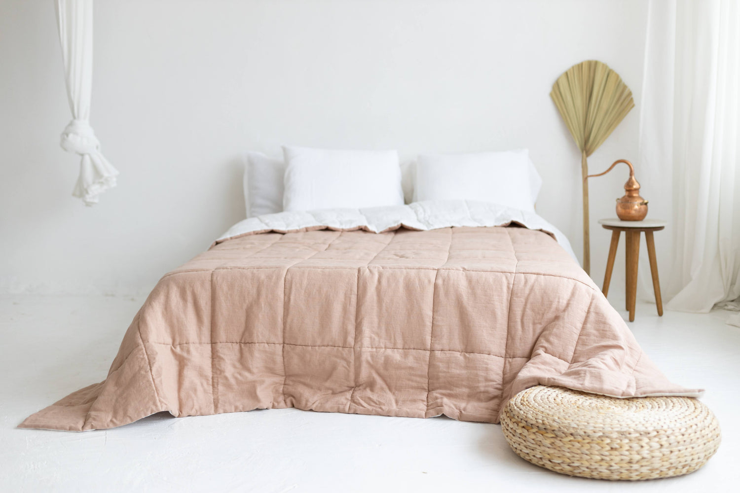 The Benefits of Using Linen Bedspreads in Cold Weather: Natural Insulation and Breathability