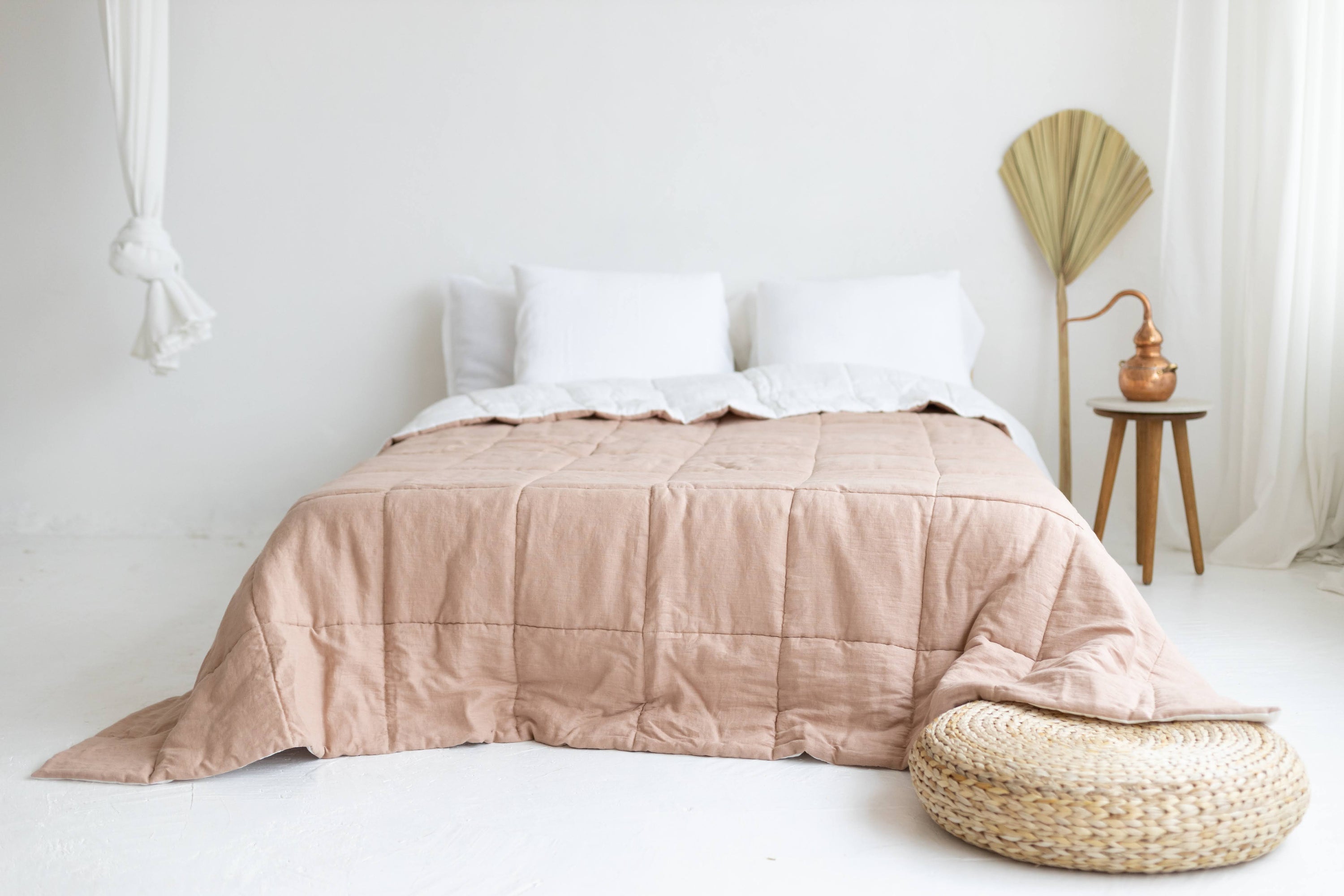The Benefits of Using Linen Bedspreads in Cold Weather: Natural Insulation and Breathability