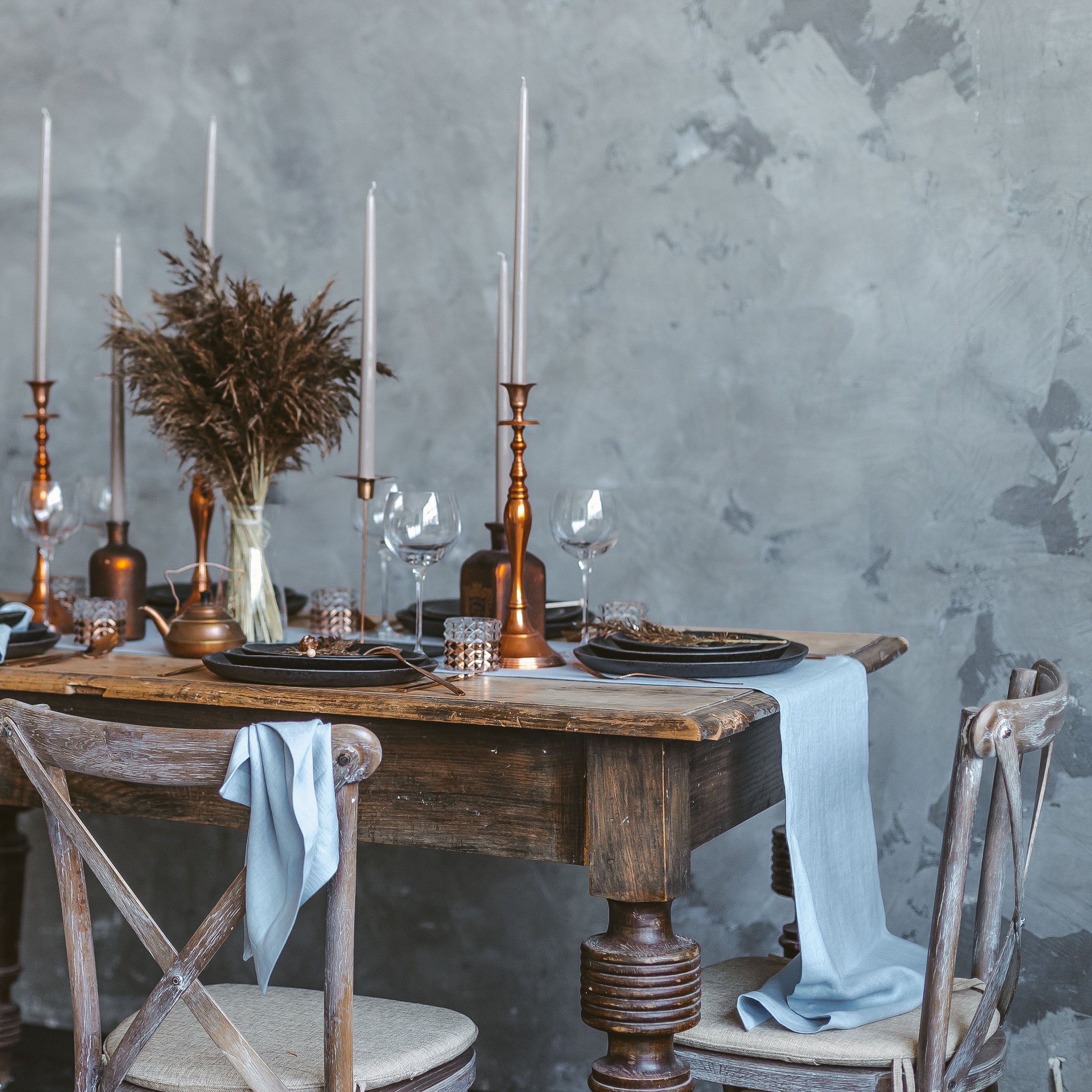 How to Create a Cozy Christmas With Natural Linen Decorations