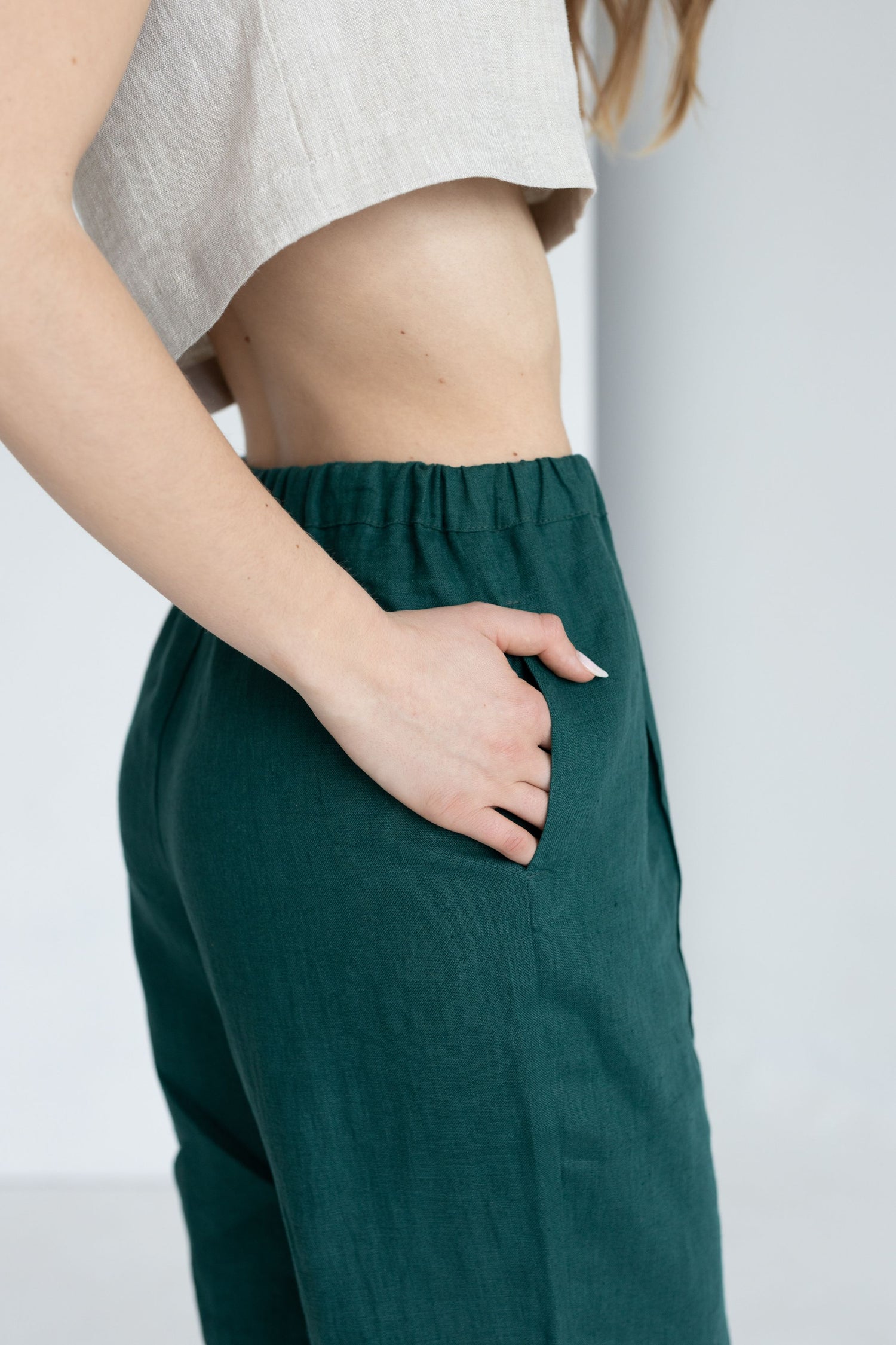 Emerald Wide-Leg Linen Bermuda Shorts With Crease Line