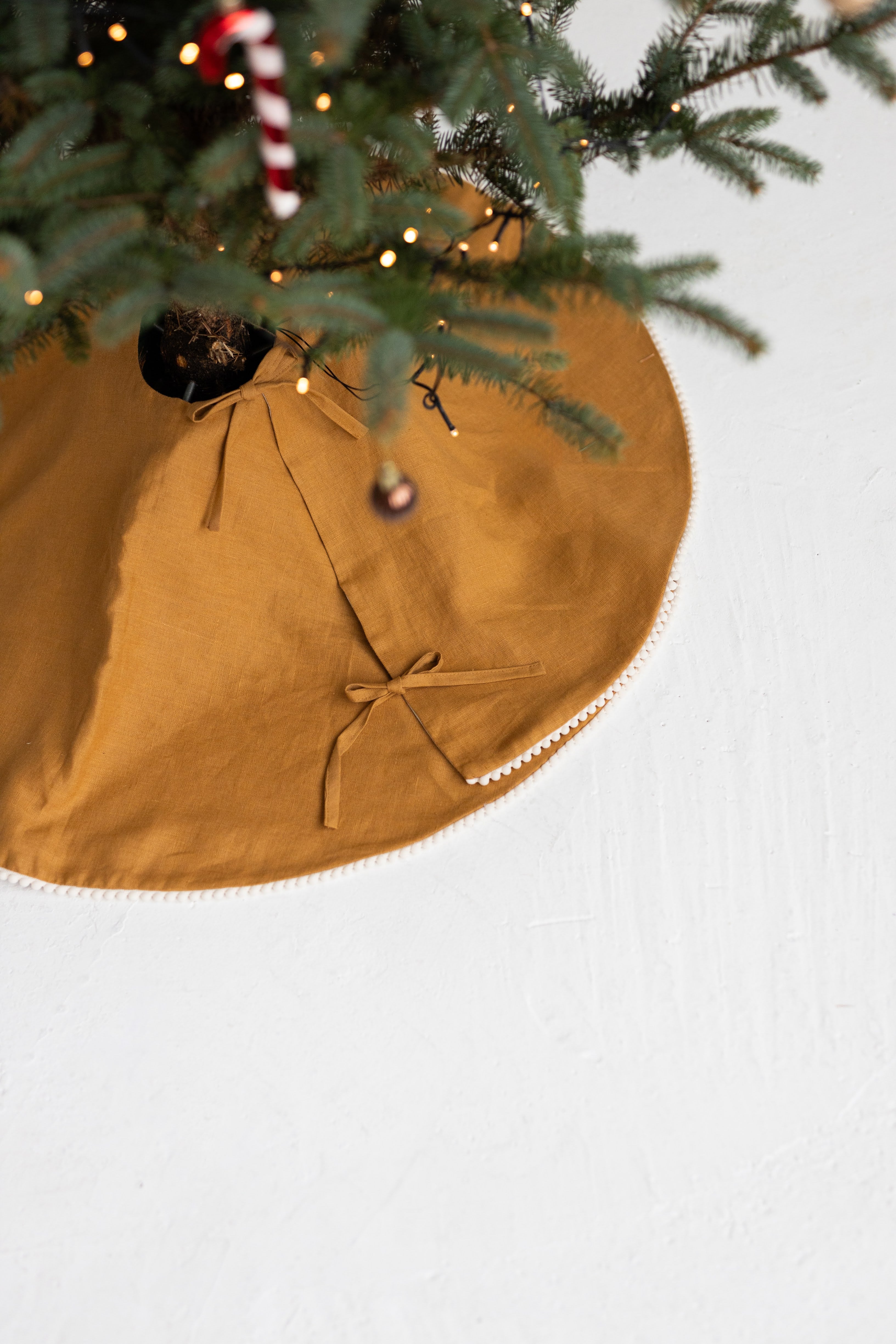 linen Christmas tree skirt