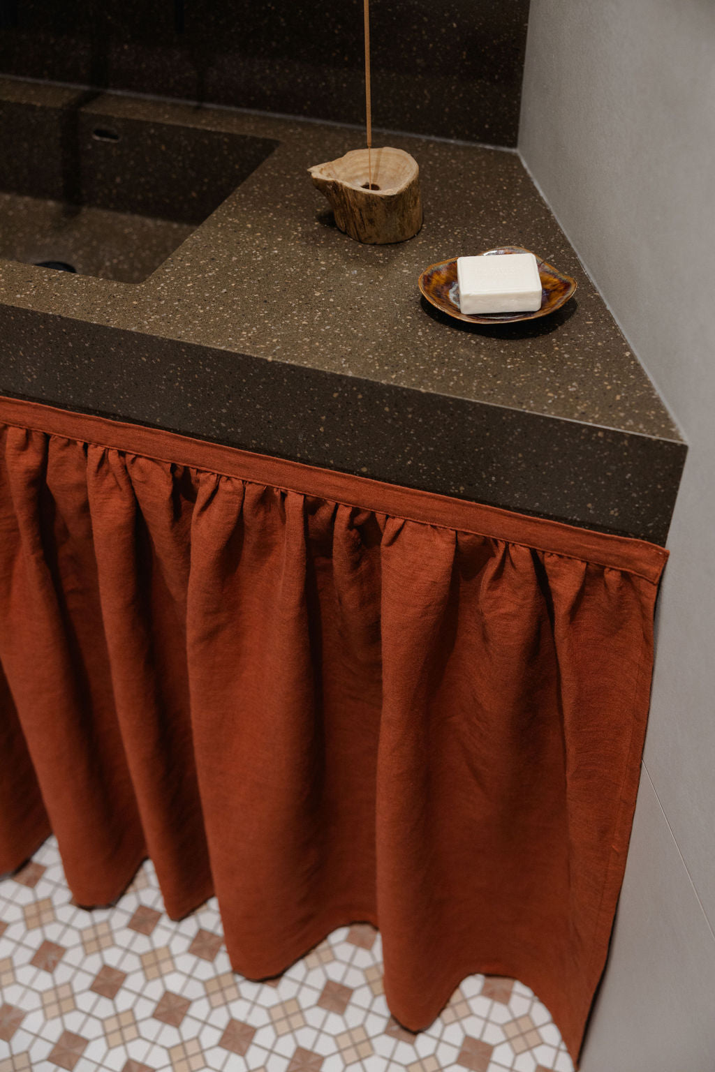 linen sink skirt with velcro