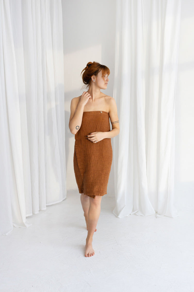 The model is wearing XS/S/M size.