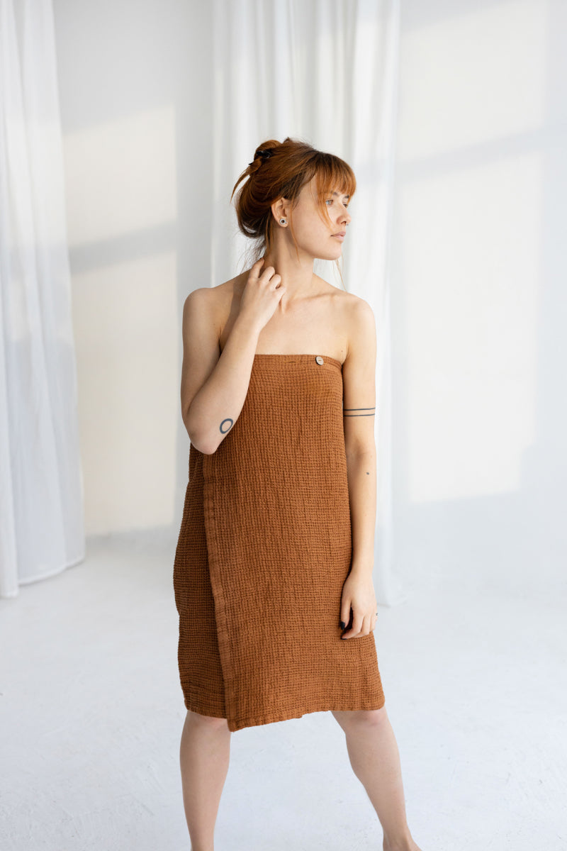 The model is wearing XS/S/M size.