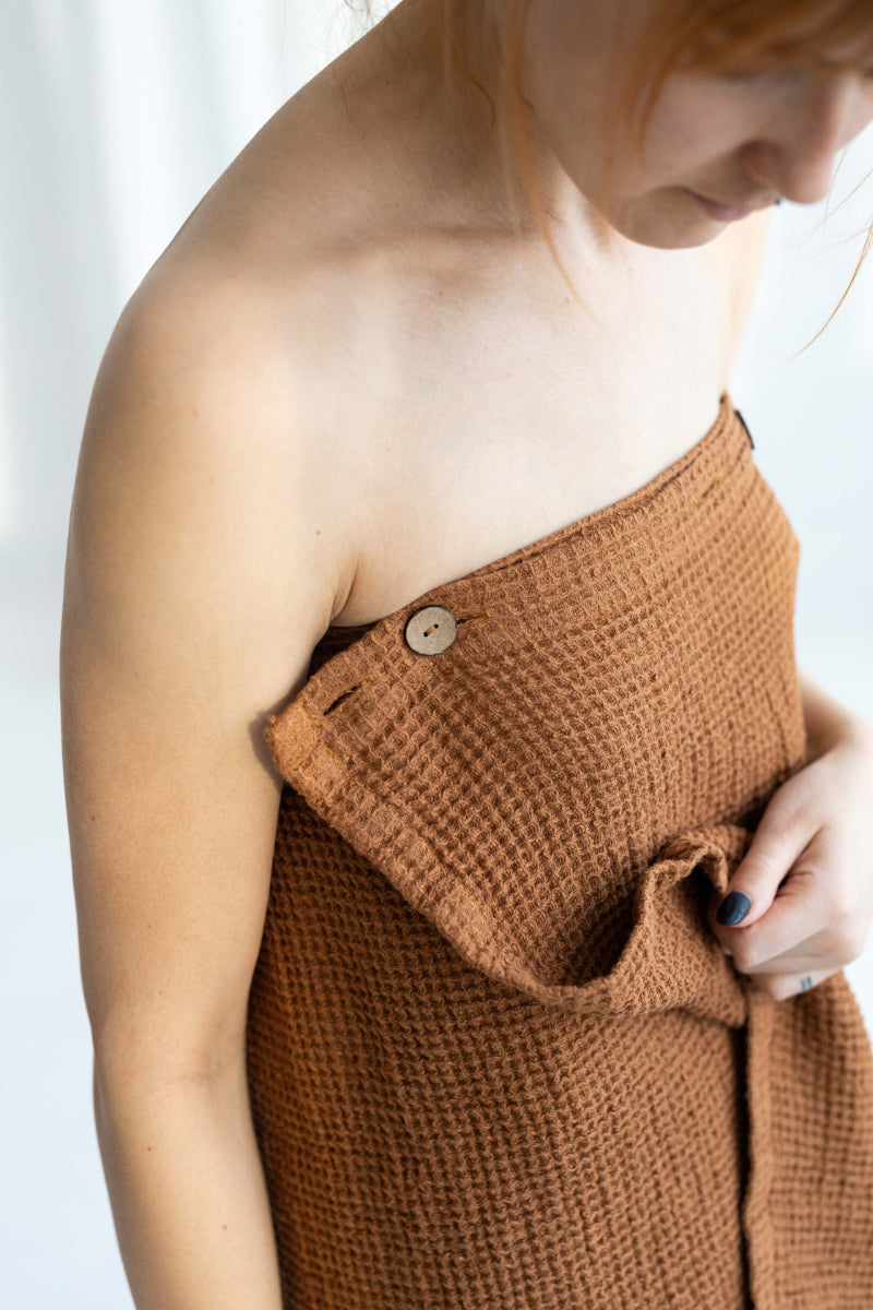 The model is wearing XS/S/M size.