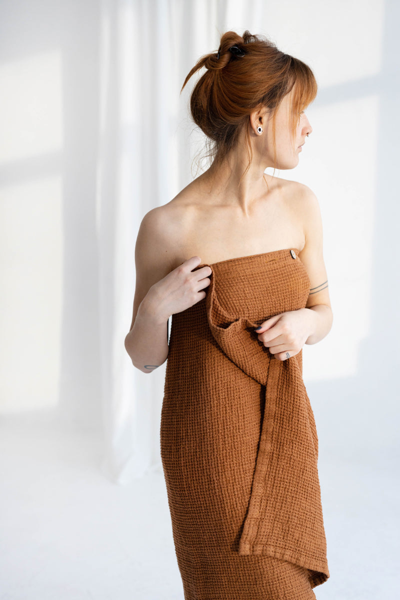 The model is wearing XS/S/M size.