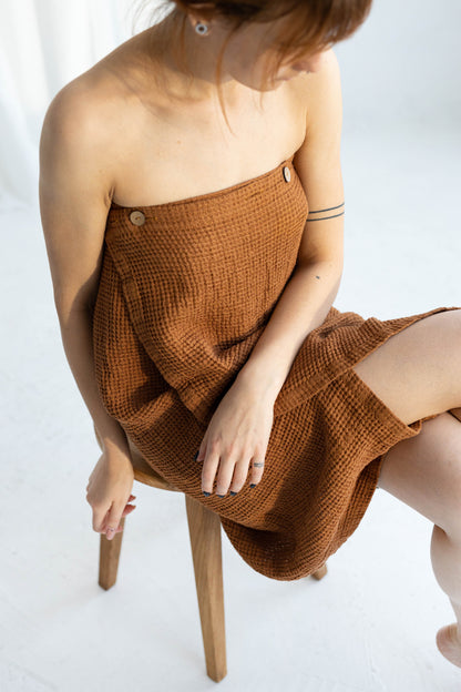 The model is wearing XS/S/M size.