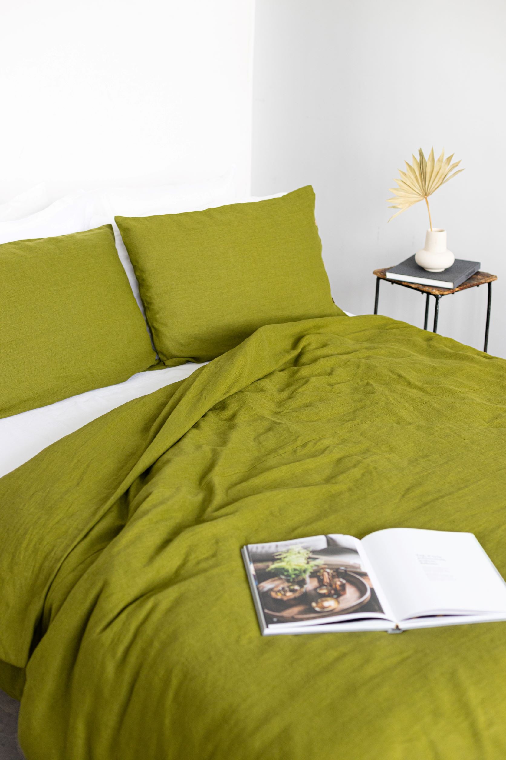 Moss green linen bedding set