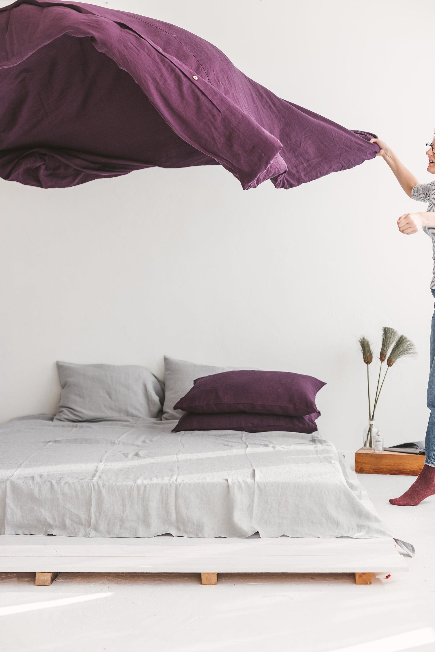 Set Of Plum Linen Duvet Cover With Buttons And 2 Pillow Cases