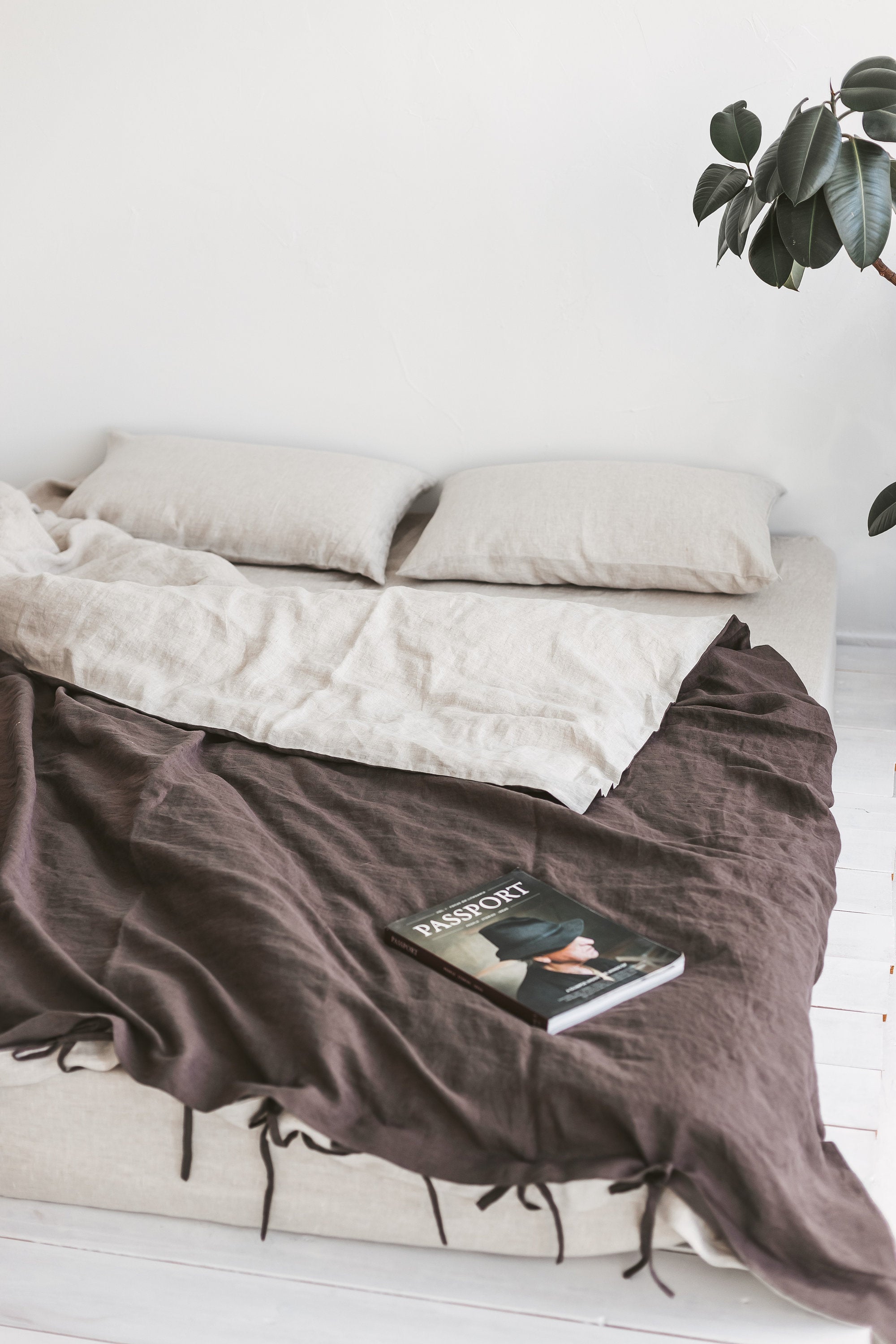 Set Of Two Sided Linen Duvet Cover And 2 Pillowcases