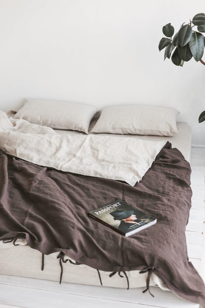 Set Of Two Sided Linen Duvet Cover And 2 Pillowcases