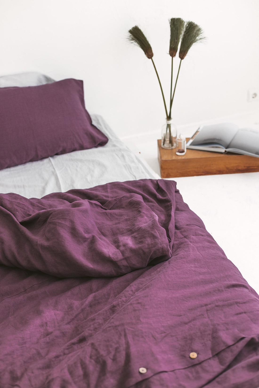 Set Of Plum Linen Duvet Cover With Buttons And 2 Pillow Cases