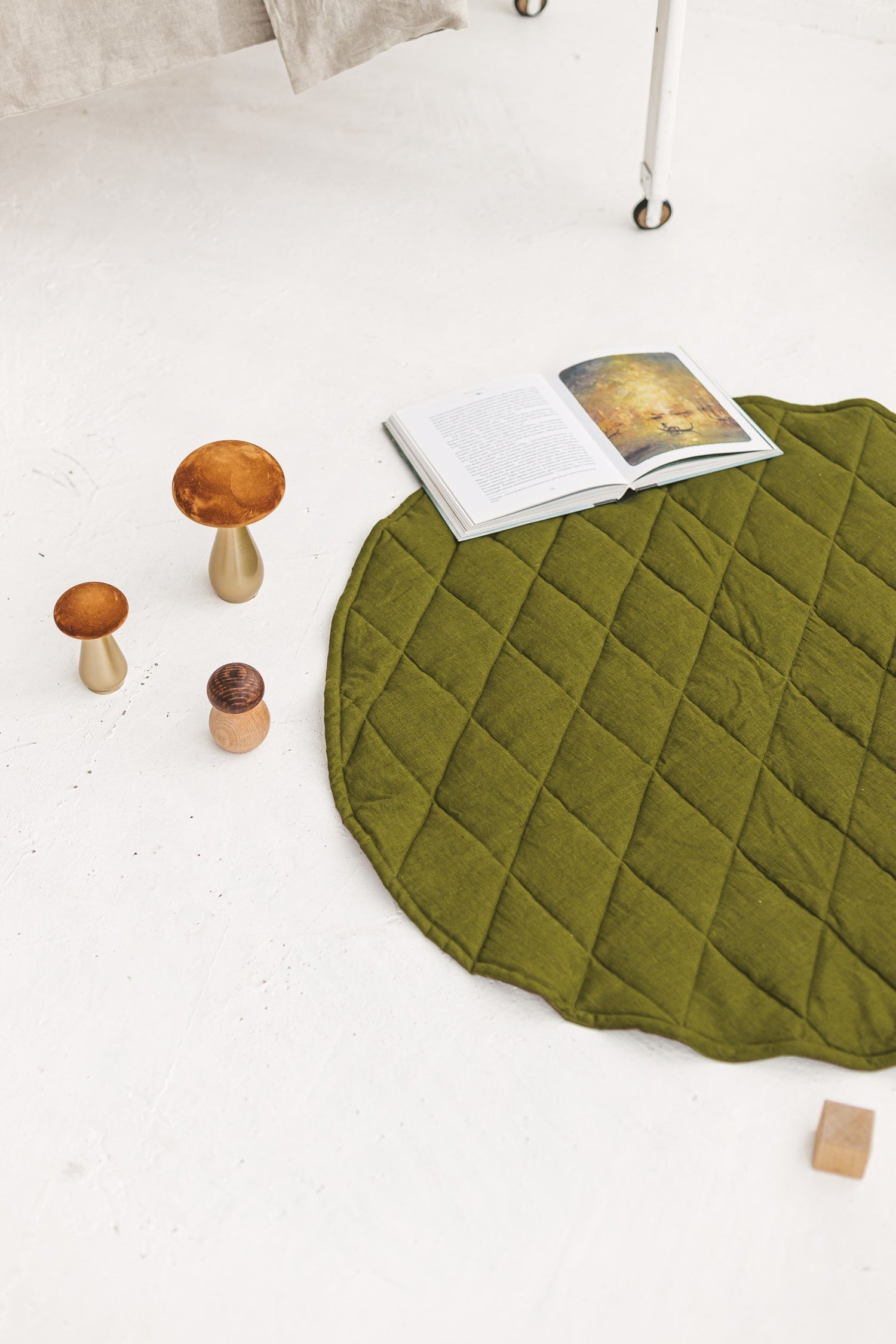 Moss Green Walnut Brown Round Linen Quilted Rug