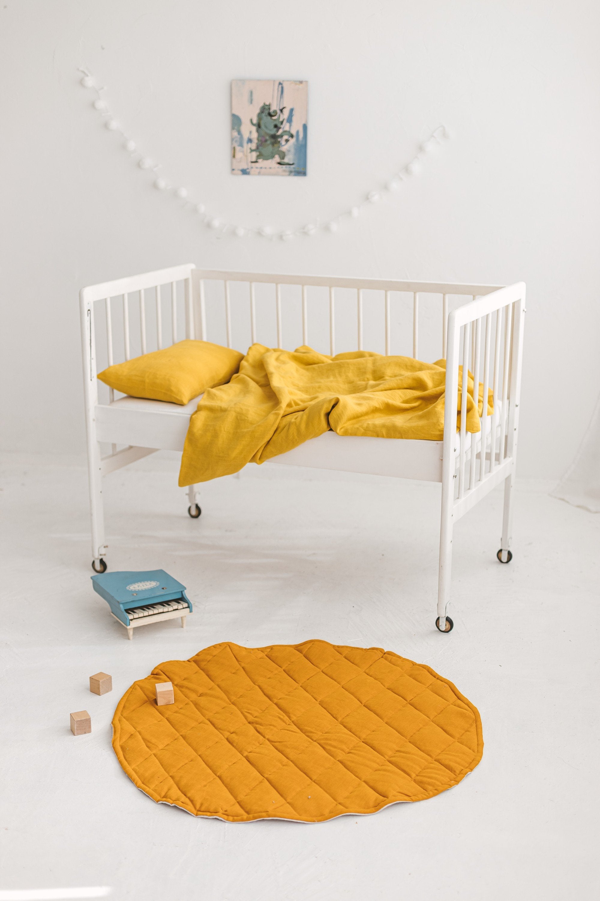 Mustard Natural Light Round Linen Quilted Rug