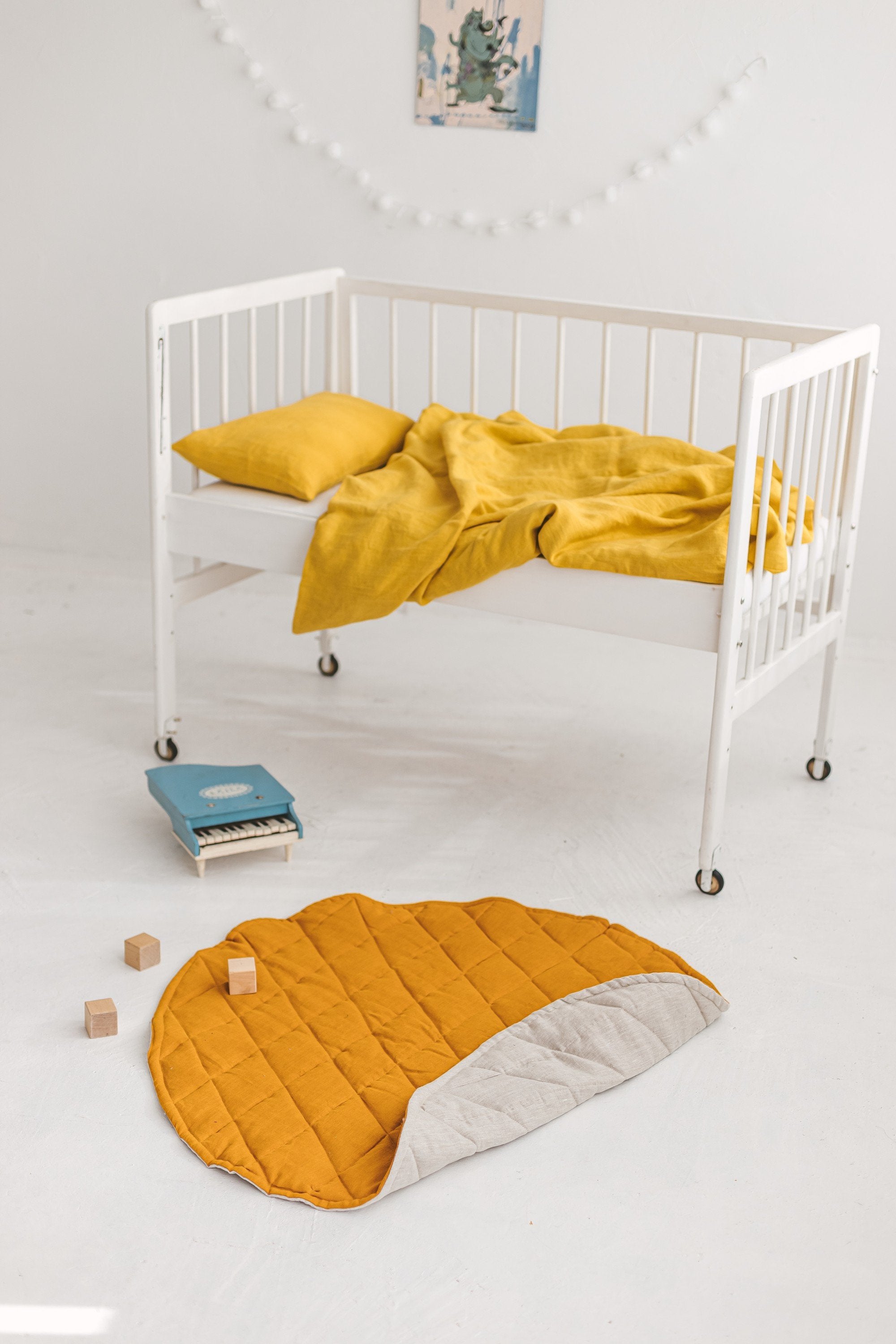 Mustard Natural Light Round Linen Quilted Rug